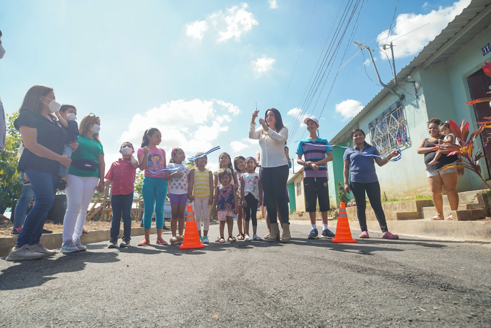 gobierno-hace-entrega-y-habilitacion-de-calles-de-acceso-en-ahuachapan